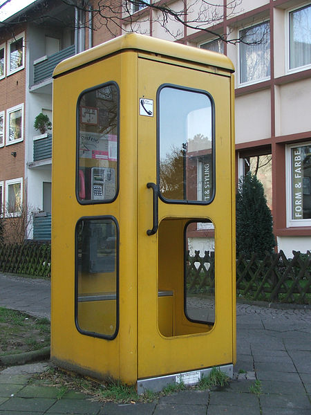 450px-Telefonzelle in Bochum 01