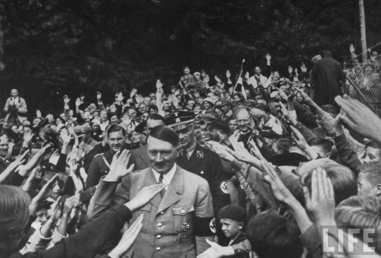 hitler-c-saluting-girding-crowd-raising-