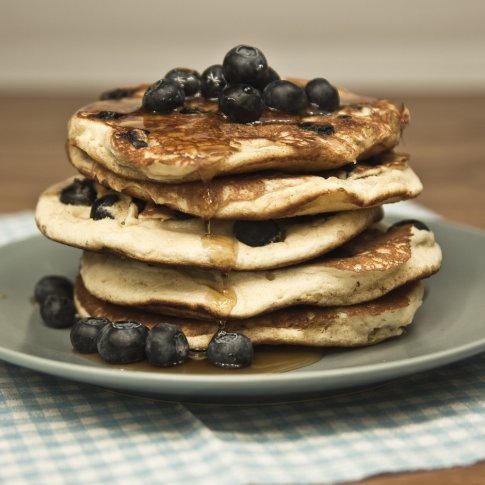 Blaubeer-Pancakes-69a3a82030935441dc47ed