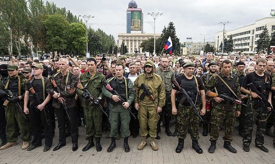Armed-pro-Russian-separatists-of-the-sel