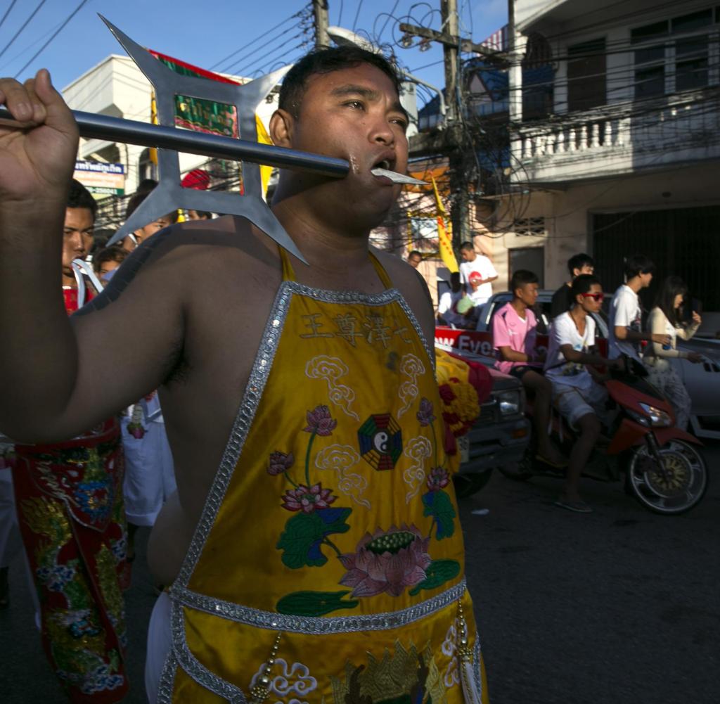 Phuket-Vegetarian-Festival-5