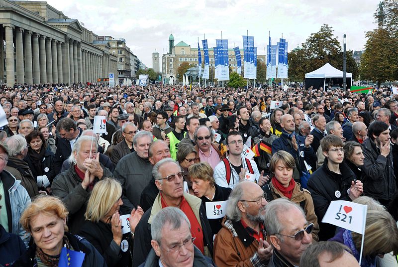 800px Stuttgart21DemoBefuerworter 2010 1