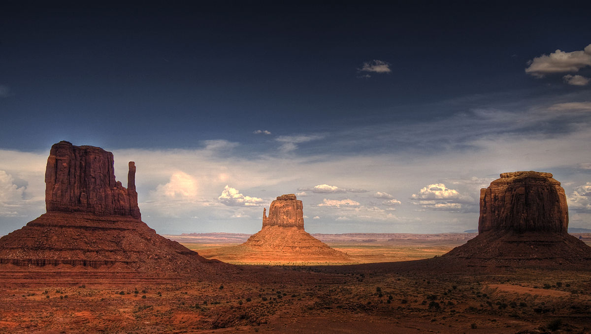 1200px-Monument Valley2C late afternoon