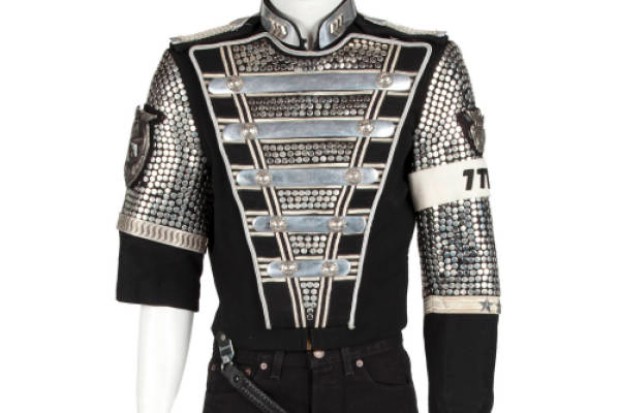 Buehnenoutfits-von-Michael-Jackson-gehen