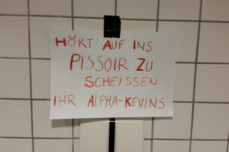 hoert-auf-ins-pissoir