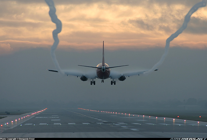 aerodynamic-contrail-landing