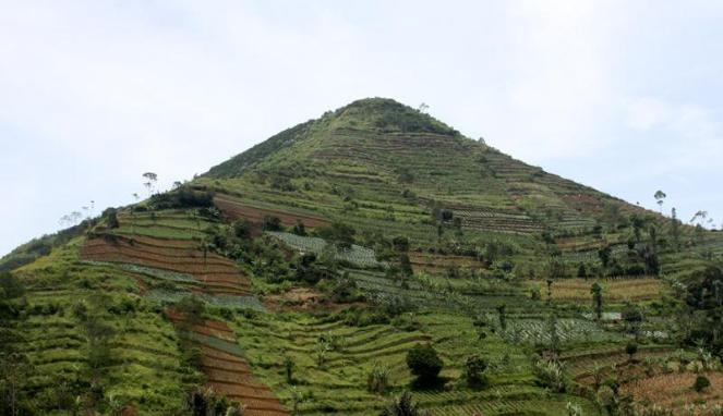 105900 gunung-sadahurip--kabupaten-garut