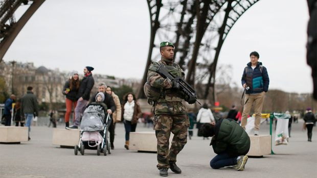 paris-terror-eiffelturm