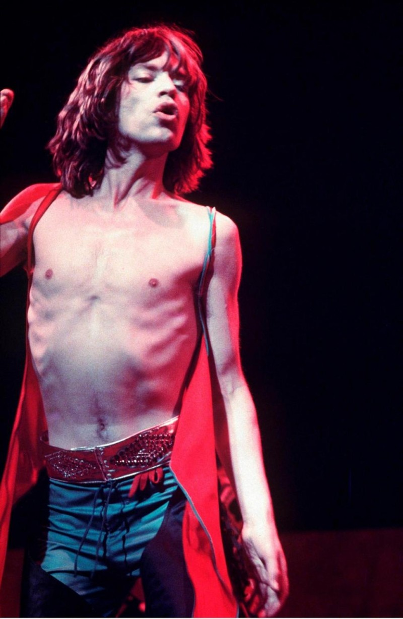 Mick-Jagger-1976-Style-Shirtless-800x122