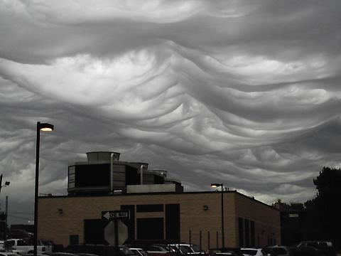 t97d9c5 wave-cloud-over-iowa