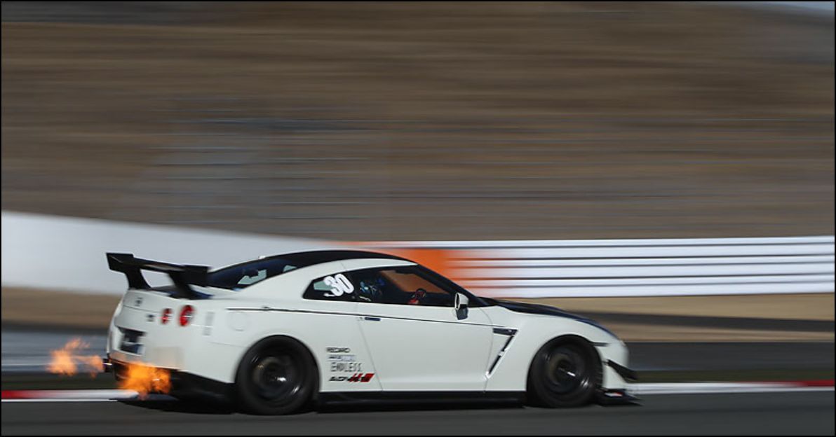 999f4a 2012 Nissan GTR flame throwing