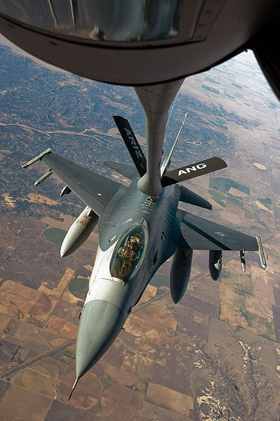 Bilder-Thread tfLB5ae 399px-F-16 refuelling2C Exercise Green F