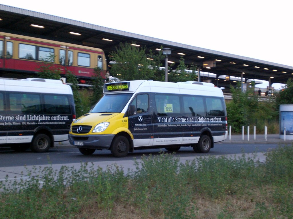 mercedes-sprinter-auf-linie-n95-am-52324