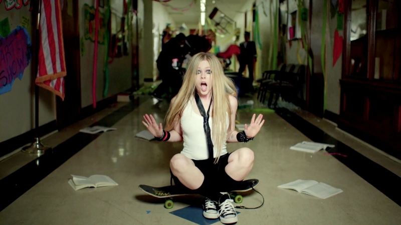 Bilder-Thread women avril lavigne school music video s