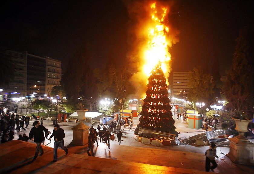 burning-christmas-tree