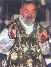 180px-Pater Pio von Pietrelcina
