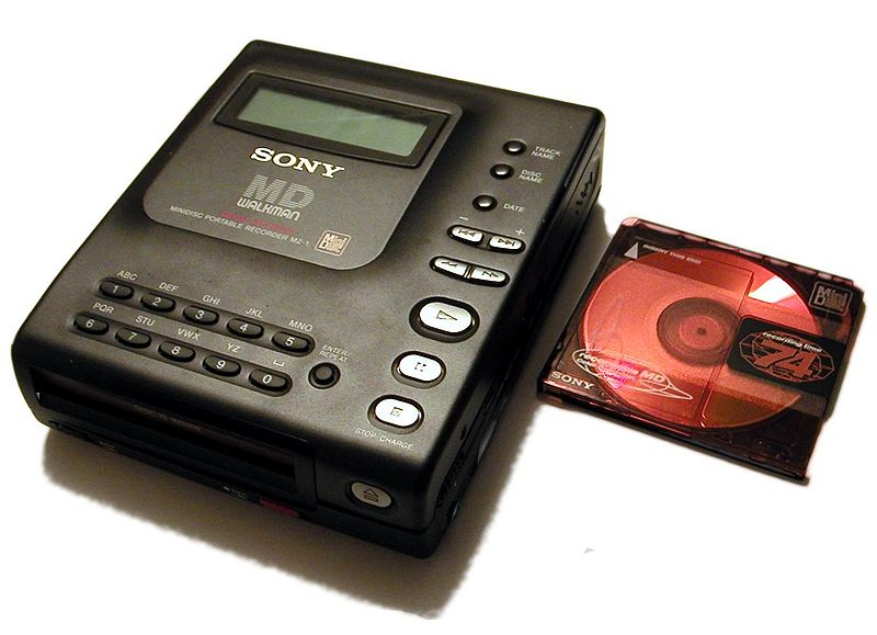 800px-Minidisc Sony MZ1