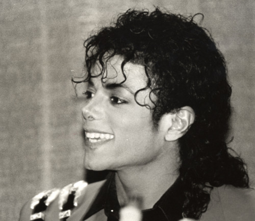 l-O-v-E-michael-jackson-24767492-500-433