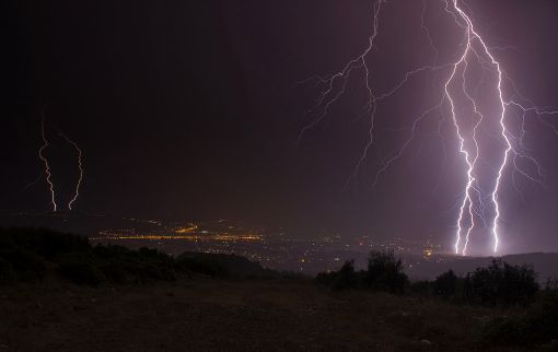 Griechenland-Gewitter-Blitz-Unwetter-bli