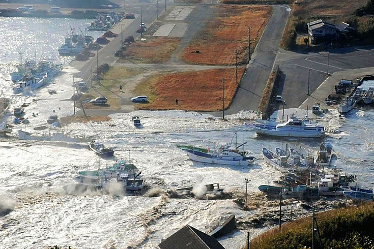 tsunami japan 29 maxsize 735 490
