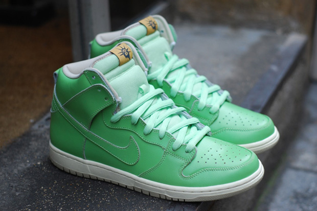 nike-sb-statue-of-liberty-dunk-hi-1