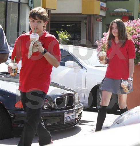 pp-Starbucks-26-05-2011-prince-michael-j