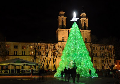 Bilder-Thread tmd6mAn christmas-tree-made-of-bottles-03