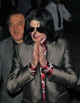 Michael2BJackson2BLeaving2BLondon2BHotel