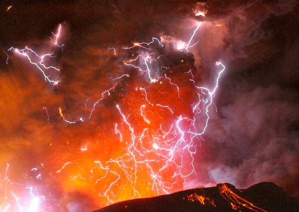 japan-volcano-kirishima-lightning-3 3175