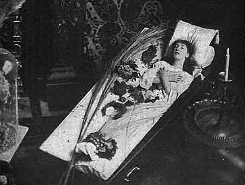 sarah-bernhardt-in-her-coffin