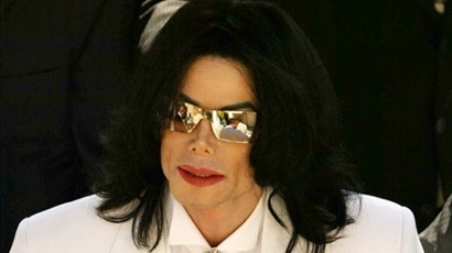 107343-michael-jacksons-body-to-take-cen