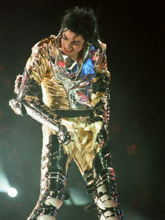 michael-jackson-on-stage-in-prague-septe