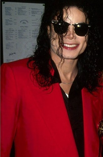 MJ-michael-jackson-19339574-329-500