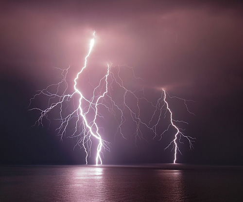 Thunder-Bolt-Over-The-Sea