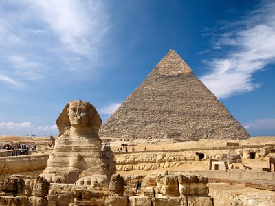 Sphinx-Cheops-Pyramide2
