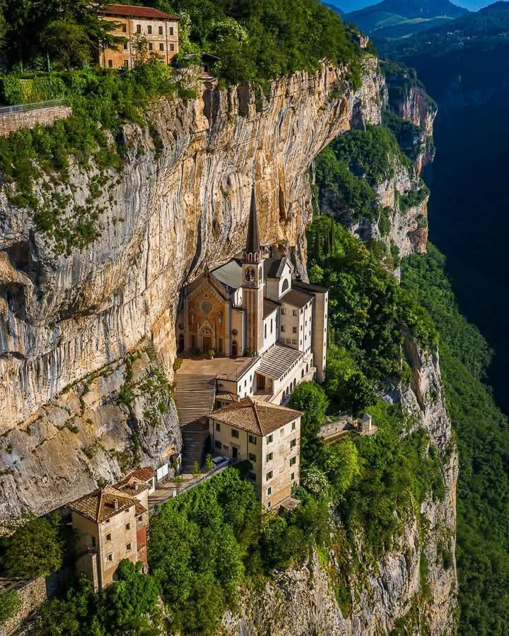 Madonna della Corona it - Copy
