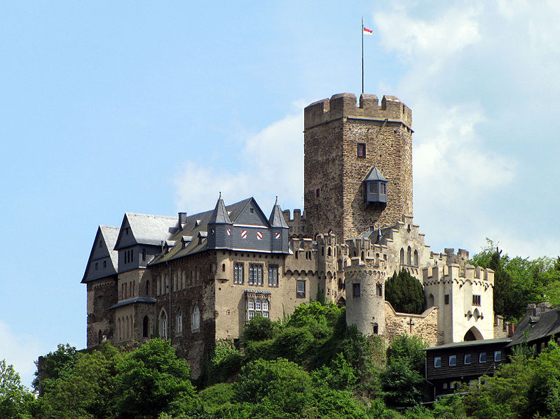 799px-Burg Lahneck 2010