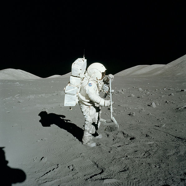 597px-Astronaut moon rock