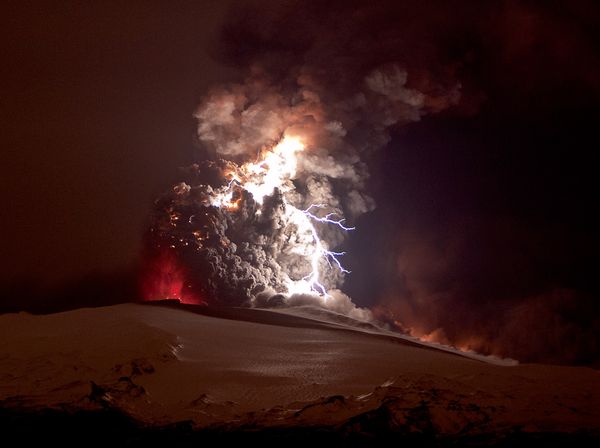 iceland-volcano-lightning-1 19113 600x45