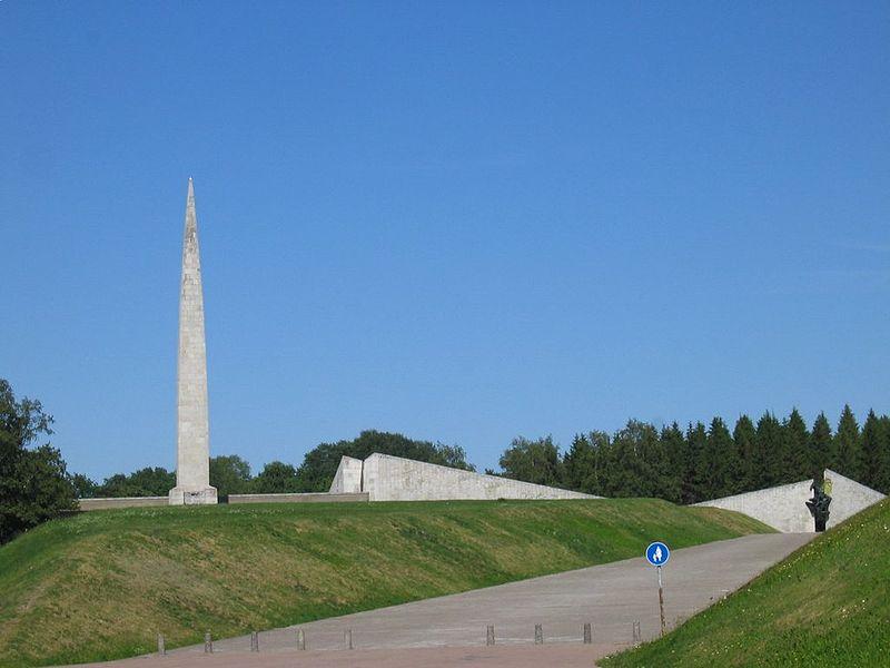 800px-MaarjamaeWarMemorial