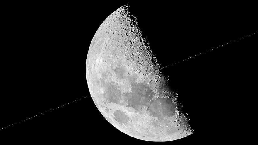 1dec29292c8a9fc9 Hubble-Space-Telescope-Transits-Across-T