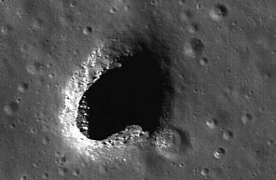 5efd853bed04 Loch im Mond