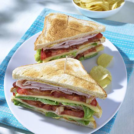 ccef57513014 klassisches-club-sandwich-mit-chips-F230