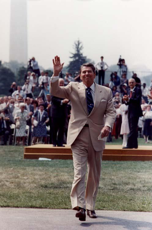 Reagan walking 1988