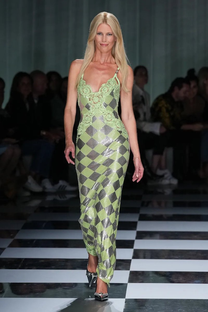 Claudia Schiffer Versace 23 - Copy