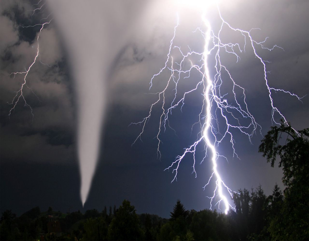 gewitter-tornado-starkregen-warnung-stur