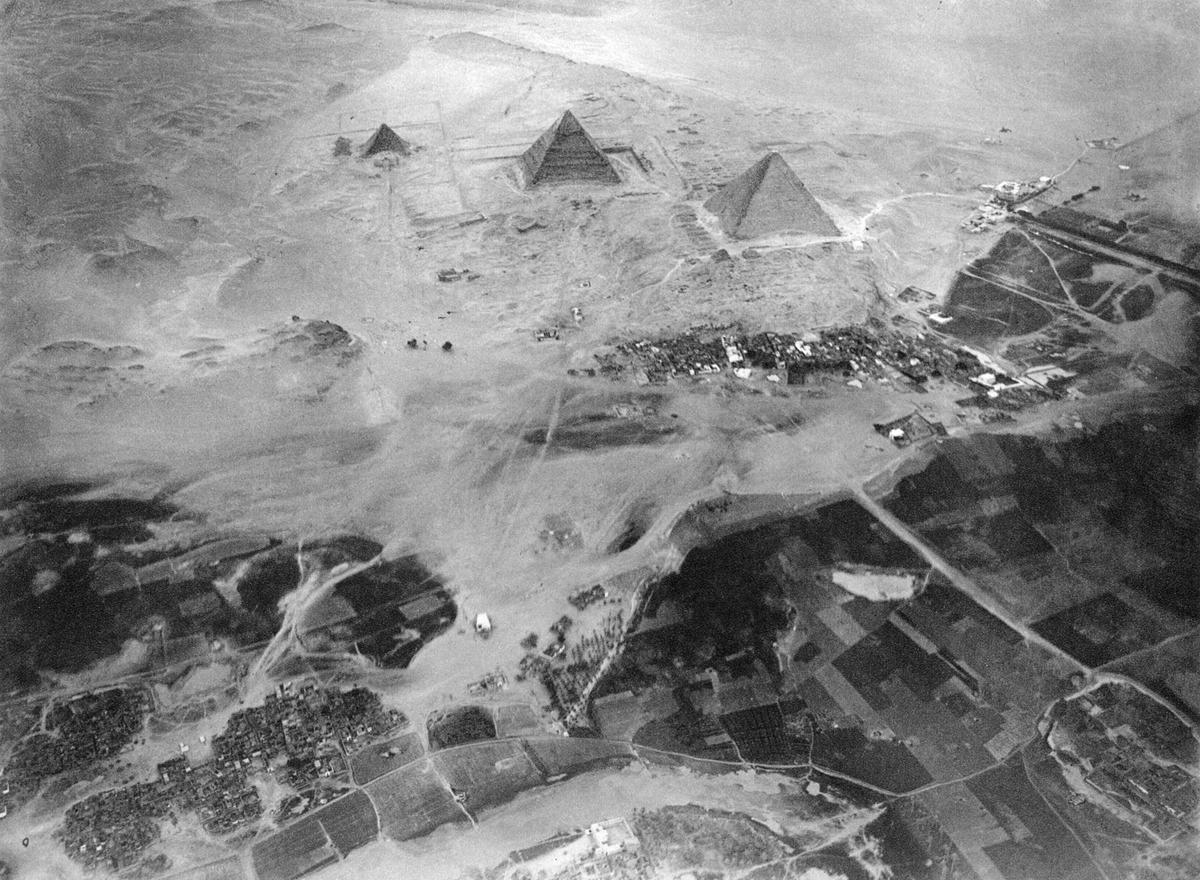 0,1355785408,Spelterini Pyramids