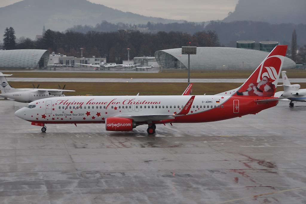 /dateien/3651,1323100768,Air Berlin Bo738 D-ABMC Santa2011