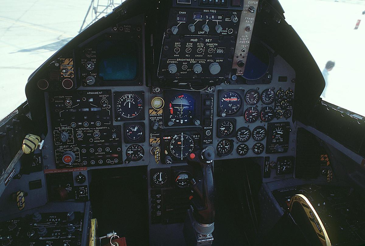 /dateien/gg3063,1286376537,20080912130529F-15 Eagle Cockpit