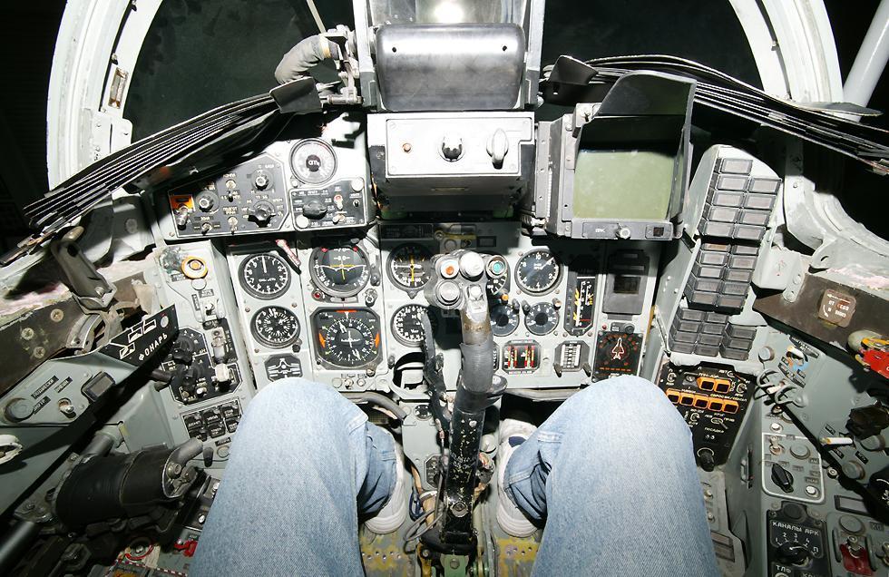 /dateien/gg3063,1286376537,Mig29Cockpit